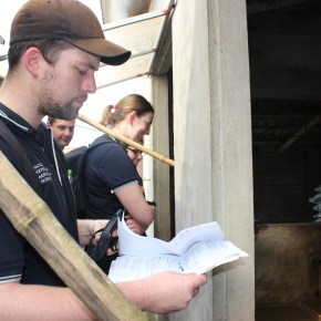 University of Melbourne students learn use of One Health approaches in livestock research from ILRI researchers in&nbsp;Vietnam